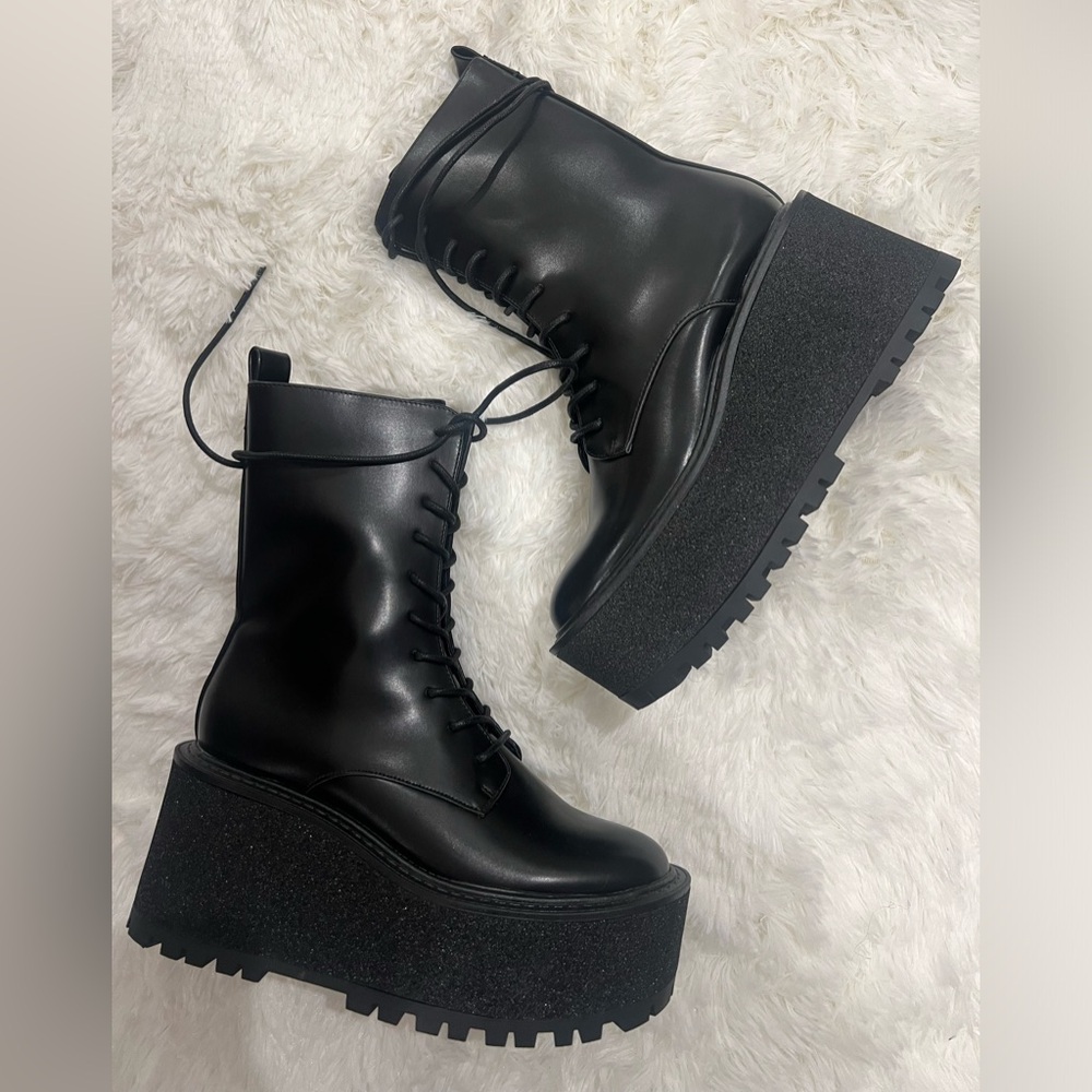 Platform boots, size 6,5, brand new